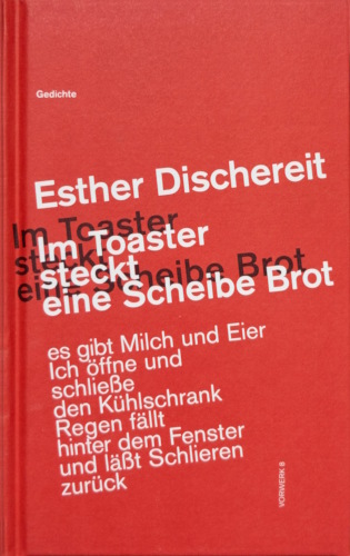Im Toaster steckt eine Scheibe Brot